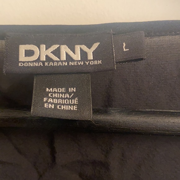 Eye catching silk DKNY top - Picture 4 of 6